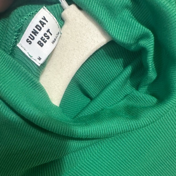 Aritzia Sunday Best Freshman Turtleneck - Picture 2 of 3